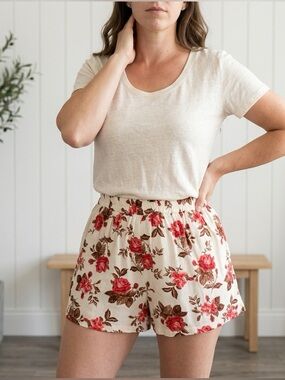 💥 Angie Cream Floral High Waisted Shorts Red Rose Print Size Medium Pockets